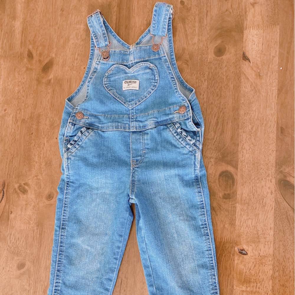 Oshkosh B'gosh Denim Jean Overalls Girls 2T Heart Pocket Vestbak